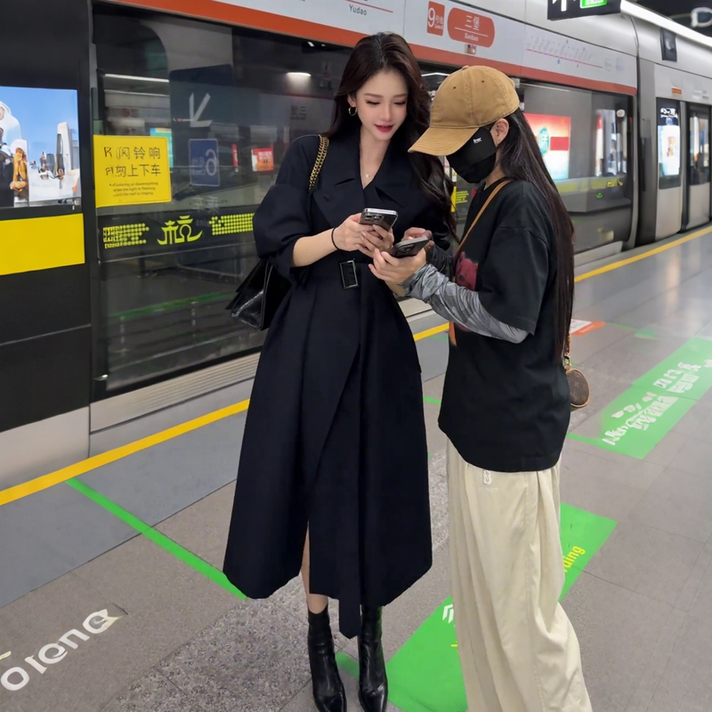 Blue and Black Trench Coat for Women, 2025 Spring and Autumn New Korean Style, Elegant and Trendy, Mid-Length Coat for Petite Figures Blue and Black Trench Coat for Women, 2025 Spring and Autumn New Korean Style, Elegant and Trendy, Mid-Length Coat for Petite Figures