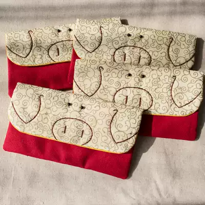 New Year's red envelope is the zodiac pig newborn pig red envelope material bag pig baby birthday red envelope golden pig Christmas
