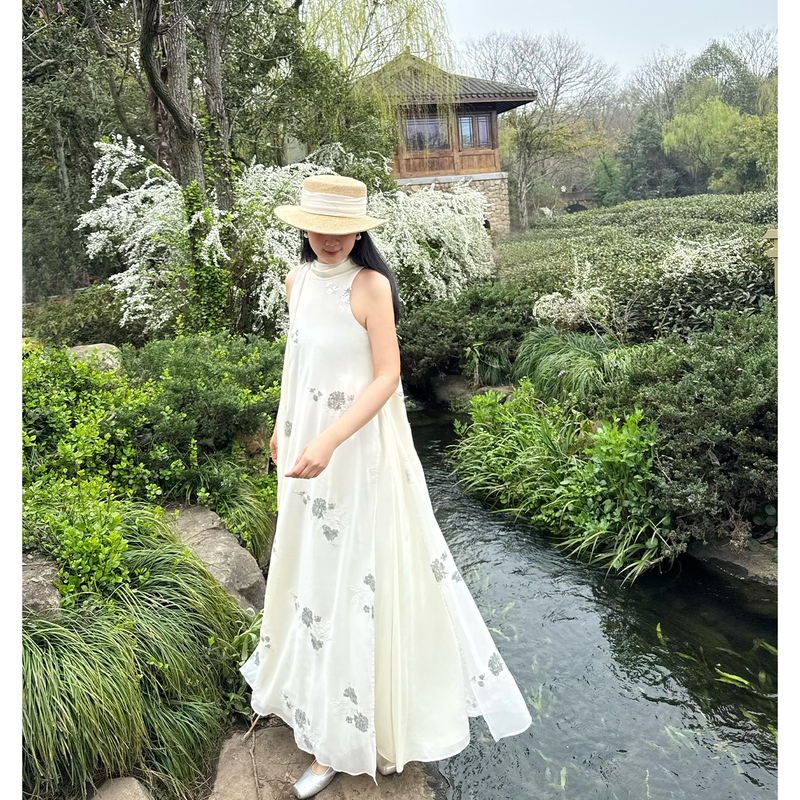 Wxb Chinese-Style Elegant Sequin Embroidered Decorative Halter Neck Dress, Two-Way Wear Layered Vacation Long Dress