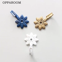 Tám hoa móc móc tường rèm móc tường tường trên tường châu Âu treo tường móc trang trí cố định và phụ kiện - Phụ kiện rèm cửa thanh treo rèm cửa uốn cong