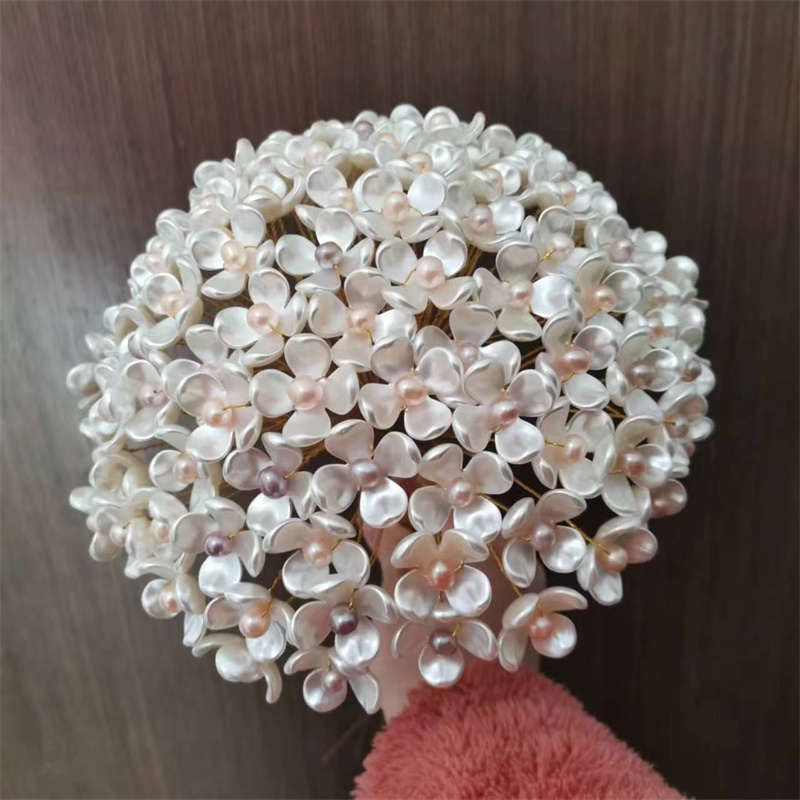 Hand-Woven Finished Product Flower, Natural Freshwater Pearl Four-Leaf Flower Bridal Bouquet, Symbolizes Happiness and Good Luck, Gift for Friends Hand-Woven Finished Product Flower, Natural Freshwater Pearl Four-Leaf Flower Bridal Bouquet, Symbolizes Happiness and Good Luck, Gift for Friends