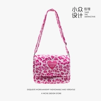 01 Pink Leopard Stodium Spot