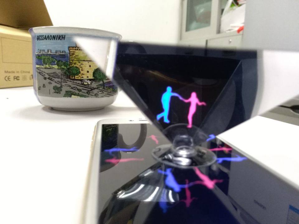 Holographic projector 3D holographic pyramid mobile phone tablet 3D holographic projection pyramid naked eye 3D
