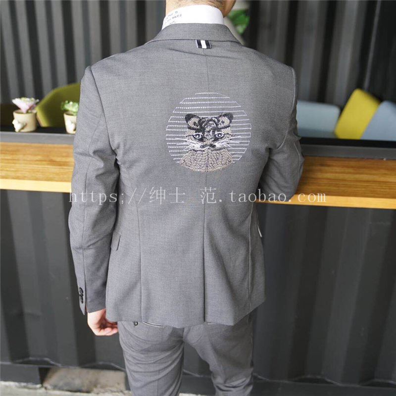 Quạt quý ông 2018 Thời trang châu Âu và Mỹ mới trình diễn thời trang thêu cao cấp suit nam
