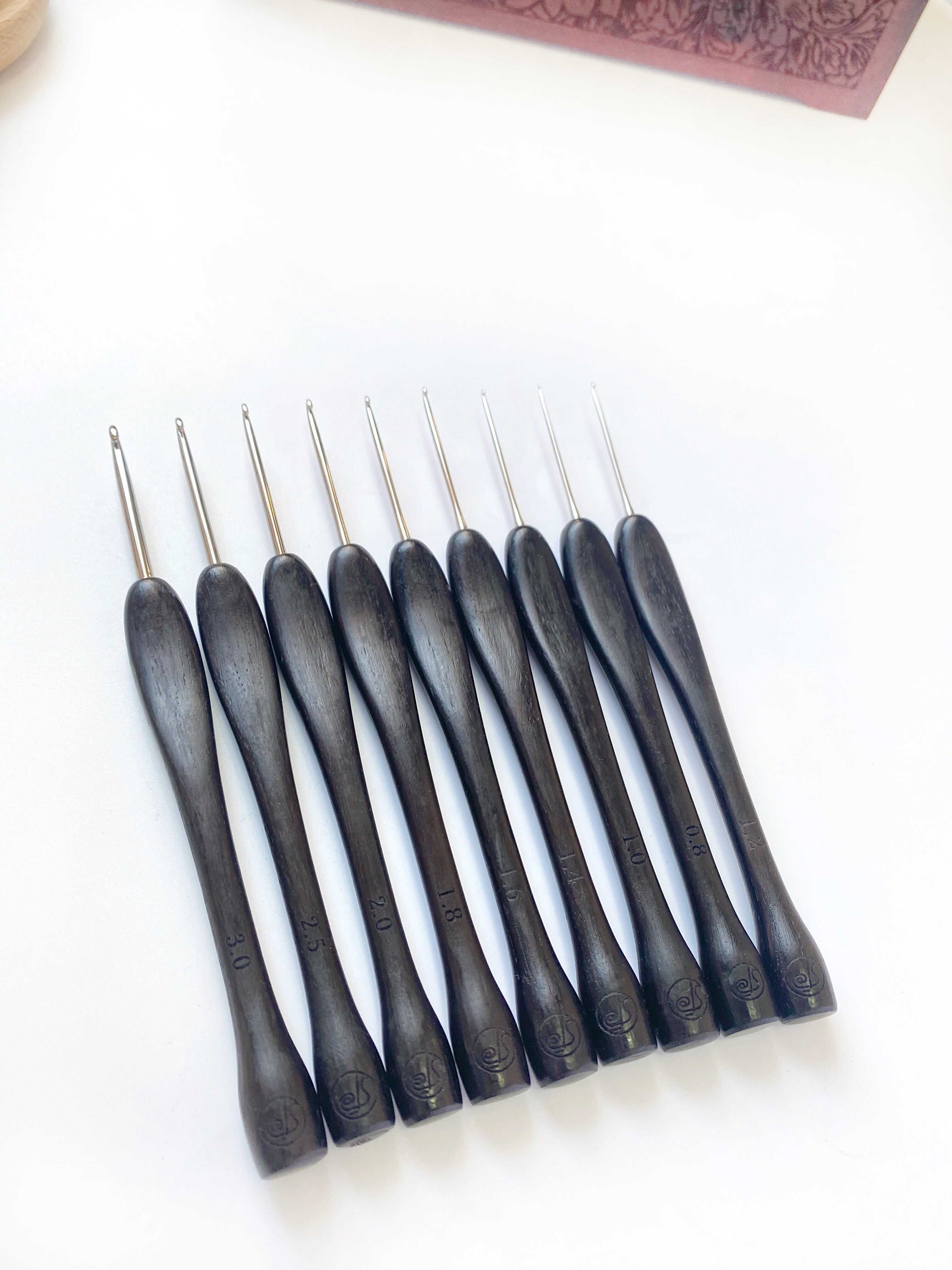 Shanghai brand crochet round tail Ebony handle hook needle pure hand precision throwing needle hand knitting material bag tool