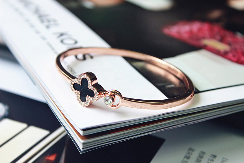 Phiên bản tiếng Hàn của vòng đeo tay bốn lá vàng hồng nữ châu Âu và Hoa Kỳ đơn giản rhinestone vòng đeo tay mở vòng tay quà tặng sinh viên hipster vòng huyết long