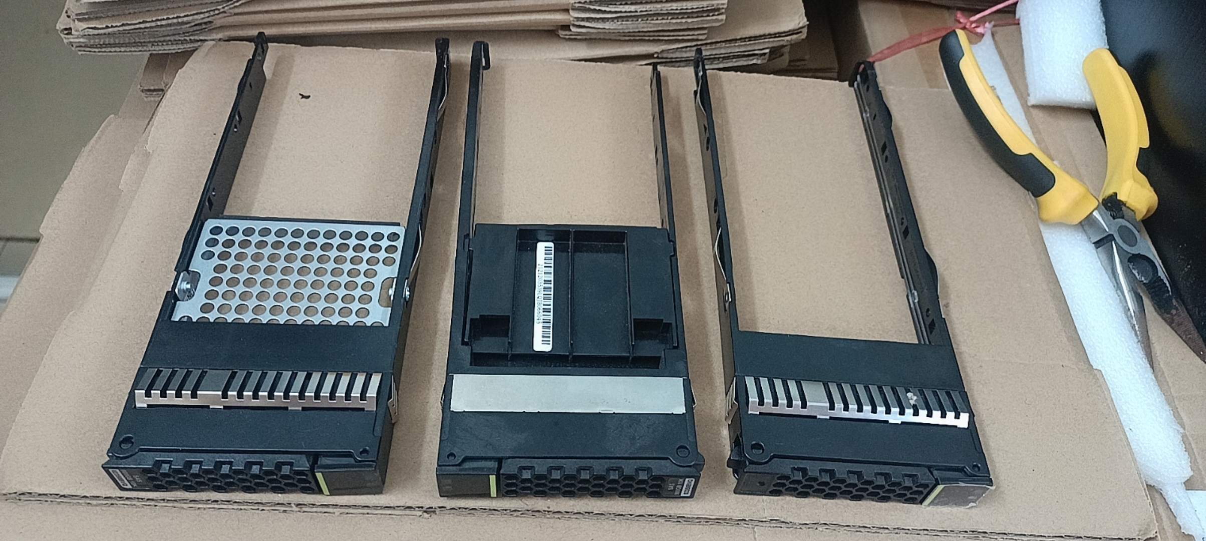 Huawei 5500 2600 5600 S5800T 3900 V3 v5 2 5 inch storage hard disk bracket bracket