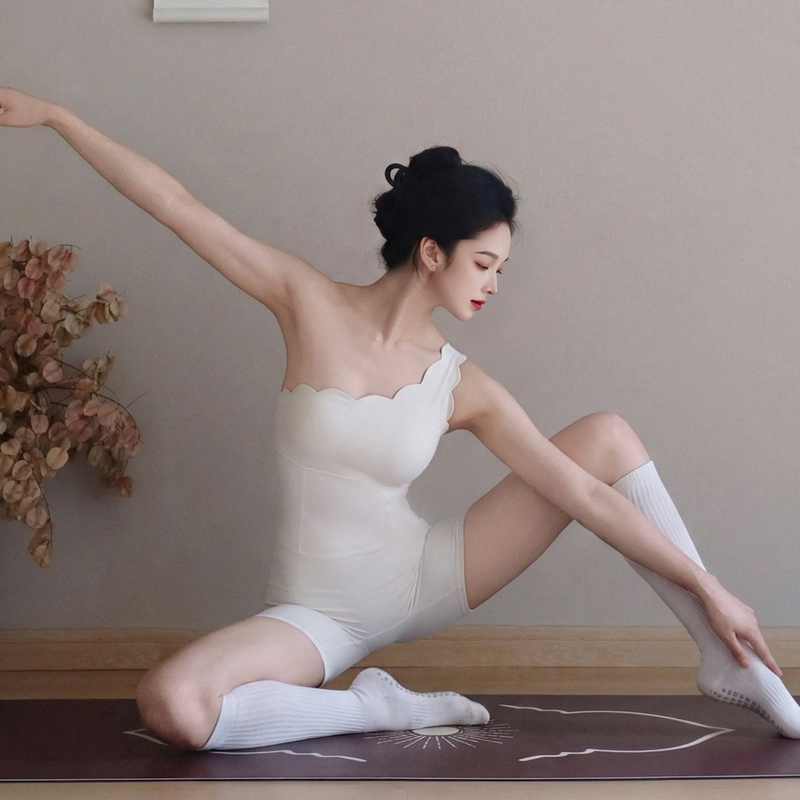 One-Piece Yoga Suit for Women 2026 New High-End Pilates Training Suit One-Piece Fitness Suit Sports Shorts