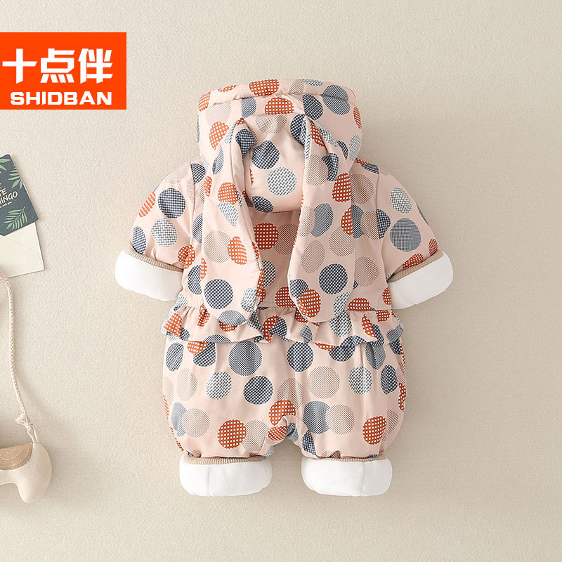 Baby autumn and winter clothes suit 3-6 months female baby going out to climb 8-to-cap cute even body clothing thickened winter dress