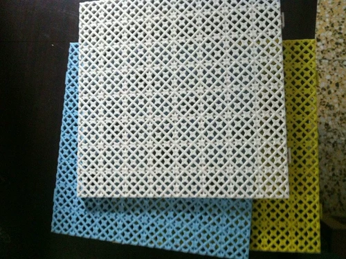 Бассейн, ванная комната, паровая баня, сауна с влажной паровой с высококачественными противоскользящими напольными наклейками «Дыхание ребенка» и противоскользящими ковриками.