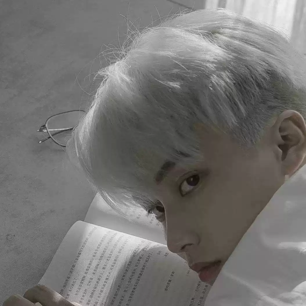 冰蓝灰色雾霾蓝自己染发剂膏免漂蓝黑色蓝灰鸢尾蓝烟灰蓝色系女生, image size:1054x1054