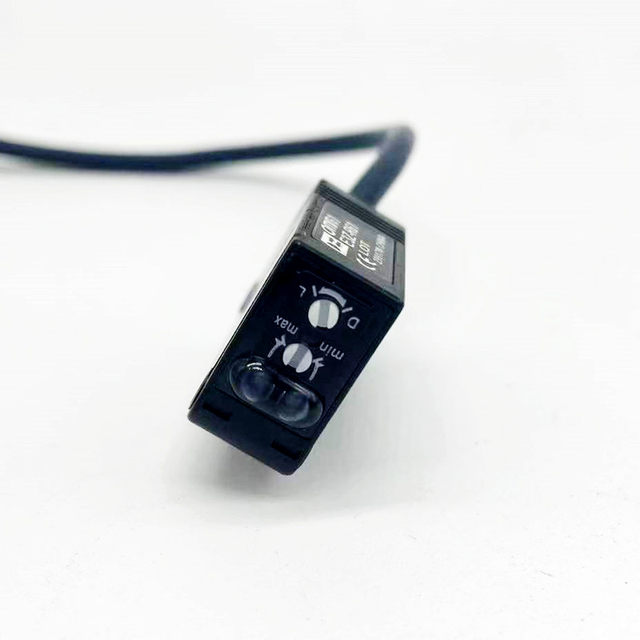 Brand New Photoelectric Switch E3Z-D61.E3Z-D81,E3Z-D62,E3Z-D82,E3Z-R61,E3Z-T61