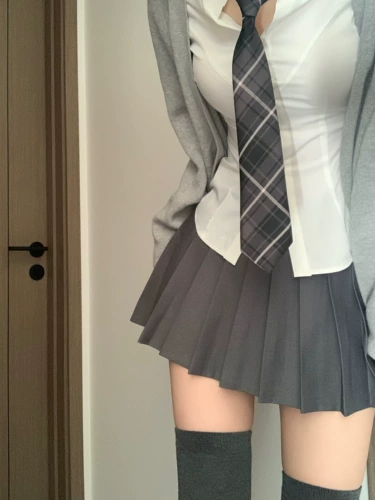 Корсет, эластичная рубашка, студенческая юбка в складку, облегающий крой, по фигуре