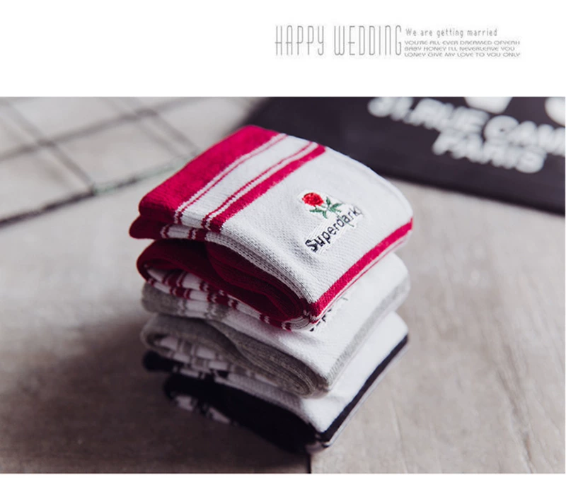 Vớ thủy triều Guochao vớ nam và nữ vớ cotton Hồng Kông sọc đôi mẫu cao vớ trung tính thể thao vớ phiên bản Hàn Quốc