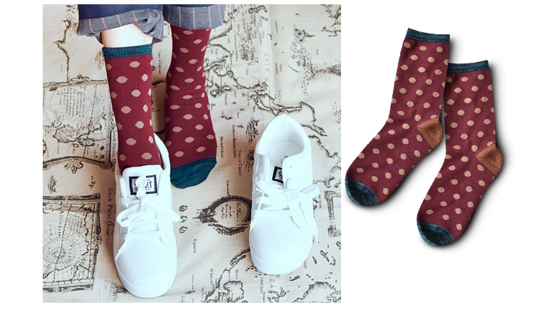 Vớ nữ mùa thu mới retro Anh gió nữ vớ sóng điểm nữ vớ ống cotton chấm bi sinh viên Nhật Bản - Vớ hàng tuần vớ ren đẹp