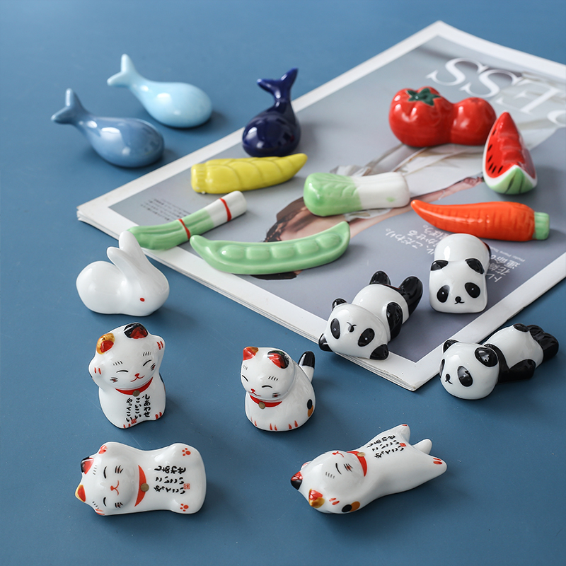 Creative Japanese ceramic chopsticks cartoon cute wind chopsticks rest put chopsticks kitchen gadgets