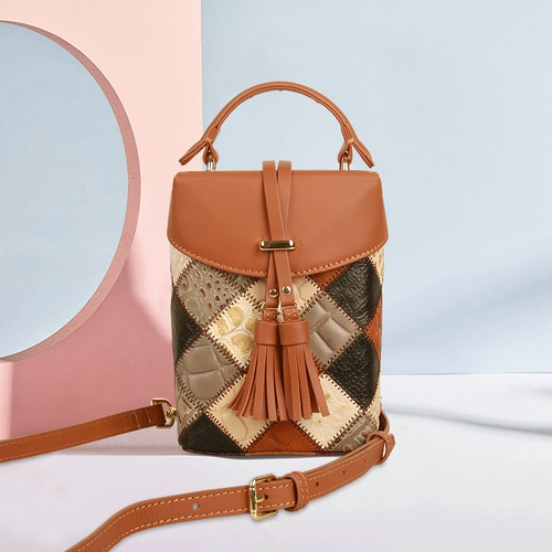 Вместительная и большая демисезонная дизайнерская сумка на одно плечо