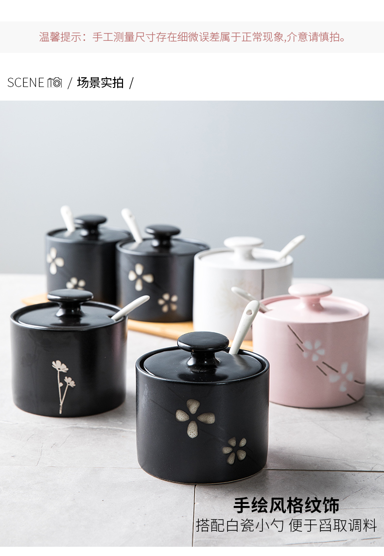 This porcelain ceramic household seasoning jar with cover teaspoons of Japanese creative kitchen sugar pot monosodium salt seasoning jar jar
