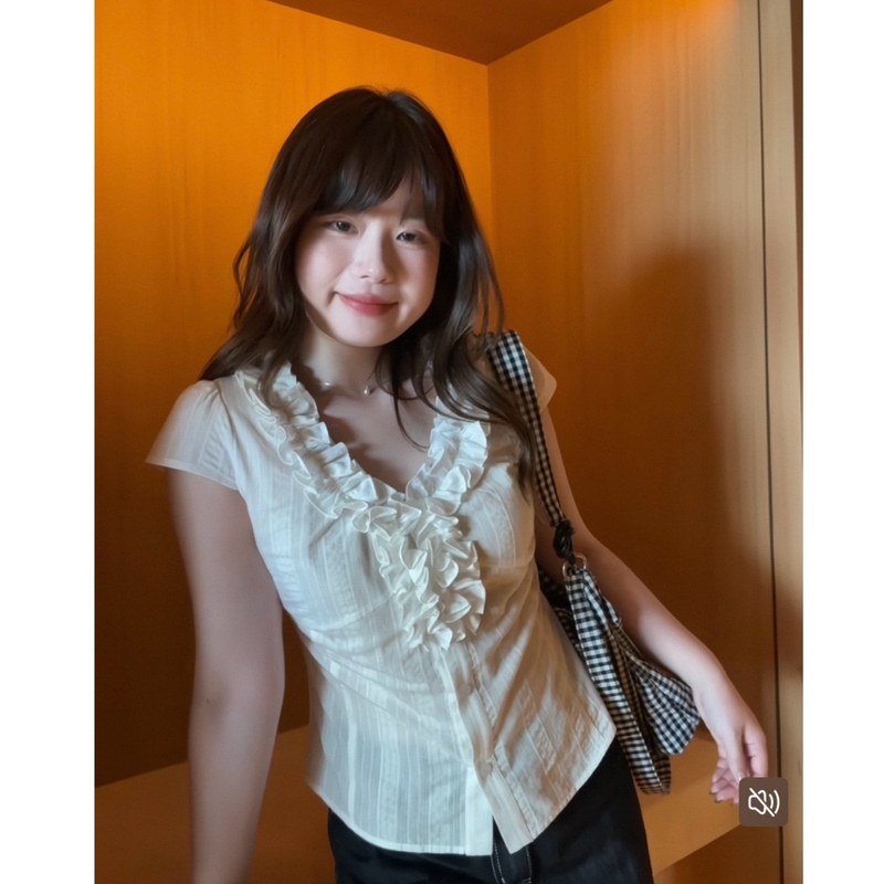 【Gardenia Cold Brew】French-Style Ruffled Short-Sleeve Shirt for Women, Summer White V-Neck Blouse, Waist-Cinching Slimming Top