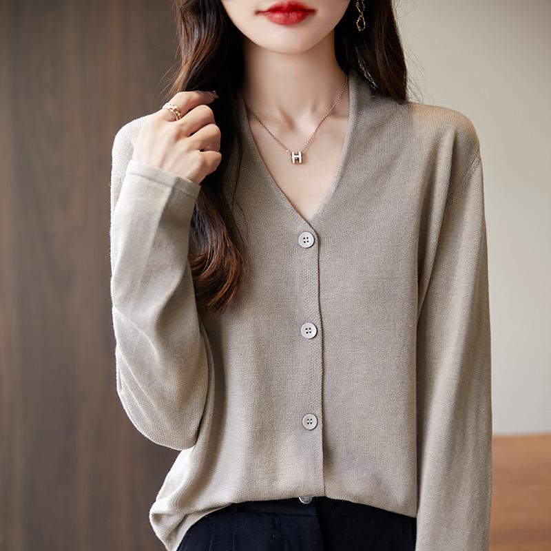 V-Neck Loose Slimming Base Shirt for Women 2024 New Stylish Large Size Women's Autumn and Winter Knitted Sweater