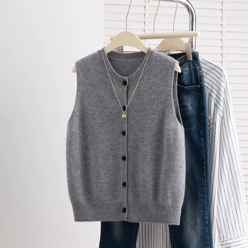 2026 Early Spring Knitted Cardigan Vest for Women, Round Neck, 100% Pure Wool, European High-End Layered Base Sweater Vest