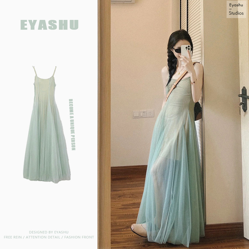 レトロな森をイメージしたスタイルのグリーンのメッシュサマードレス。小柄な女性にぴったりです。若々しく森をイメージした、フレンチスタイルのフィット感のあるマキシドレス。