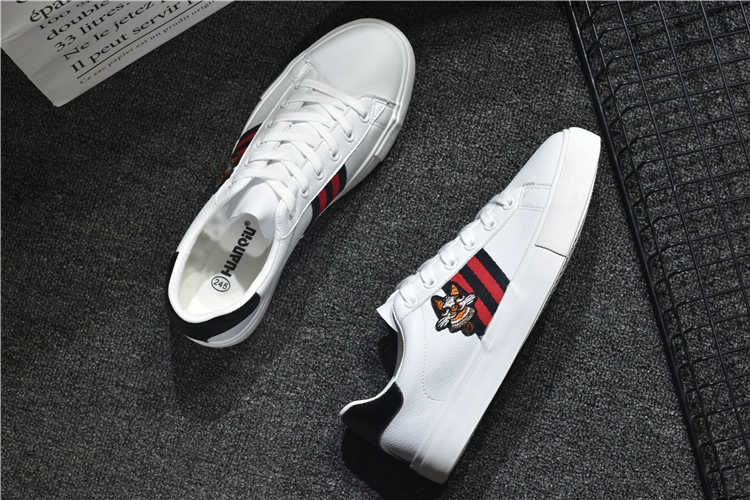 Universal 2019 xuân mới giày trắng nam sinh viên Hàn Quốc giày thông thường giày da trắng giày vải trắng giày nam - Plimsolls