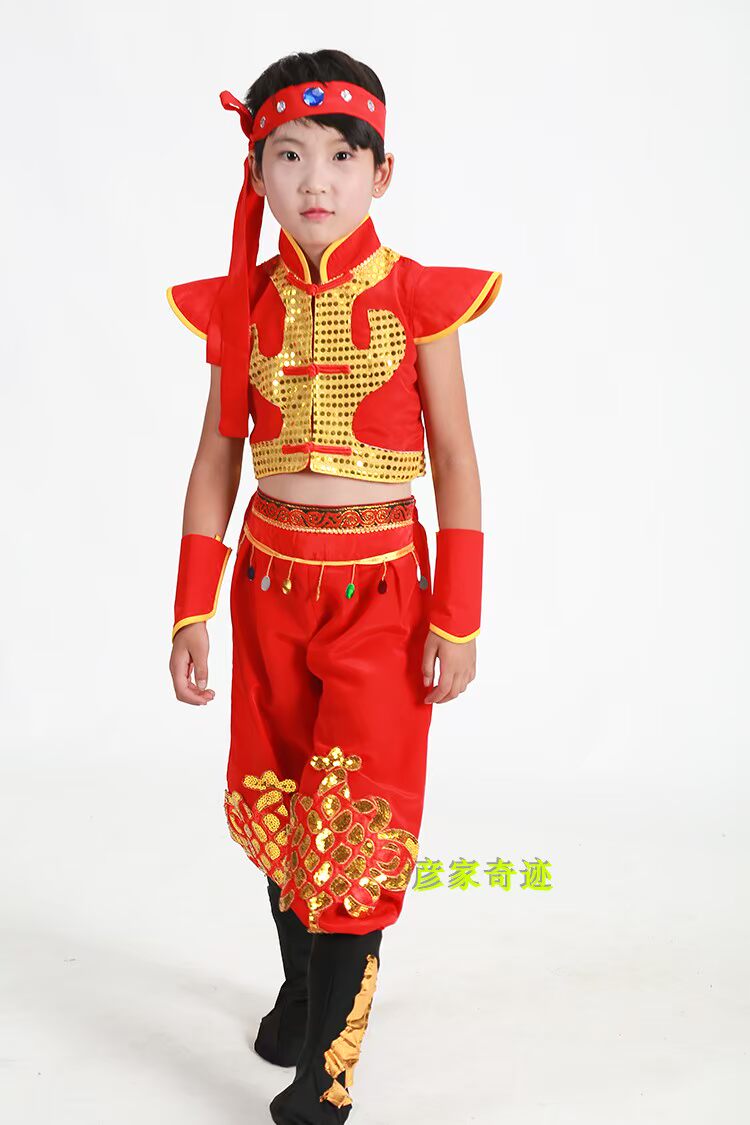 Trẻ em mới mở màn trình diễn màu đỏ trang phục nam và nữ trống đội trống Trung Quốc theo phong cách múa trống nước lễ hội Yangge đồng phục cảnh sát trẻ em