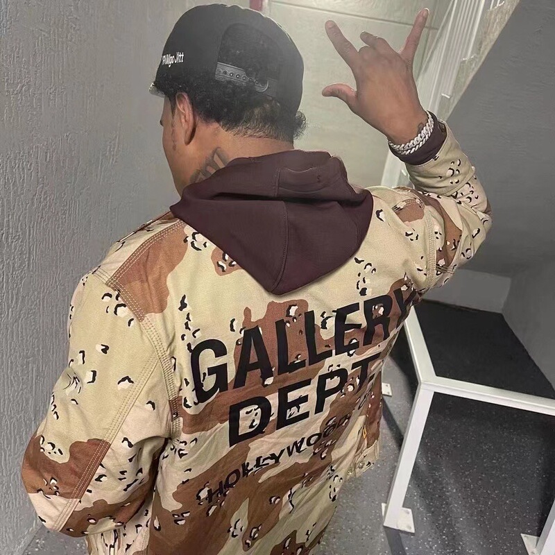 Vlone Fog Gallery Letter Print Desert Camouflage Coach Jacket Khaki Zipper Jacket