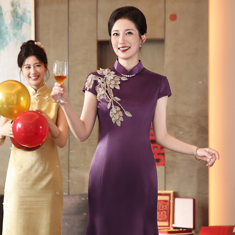 Zixuan's Elegant High-End Stand-Collar New Chinese-Style Cheongsam Dress for the Mother of the Bride at the Wedding Banquet Zixuan's Elegant High-End Stand-Collar New Chinese-Style Cheongsam Dress for the Mother of the Bride at the Wedding Banquet