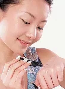 Chính hãng Iraq eyeliner 7 ml với một đầu mềm bút kẻ mắt siêu đen lâu dài không thấm nước và mồ hôi-proof là không nở và không tẩy trắng