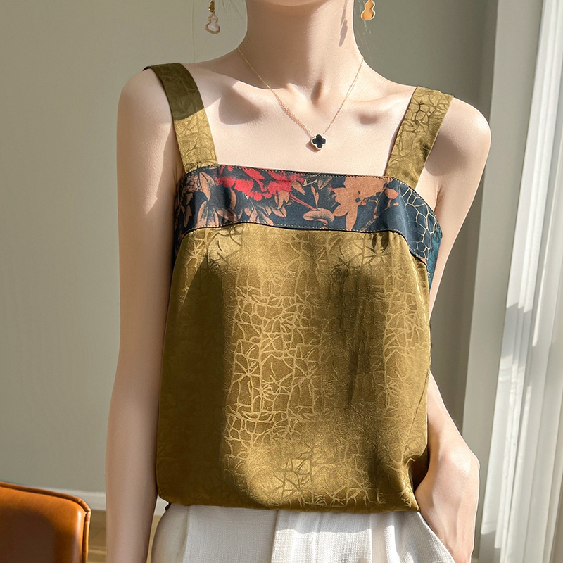 Chinese-Style Embroidered Short Silk Camisole with Square Neck, Tang Suit Style, Made of Xiangyun Silk, Sleeveless T-Shirt Top Chinese-Style Embroidered Short Silk Camisole with Square Neck, Tang Suit Style, Made of Xiangyun Silk, Sleeveless T-Shirt Top