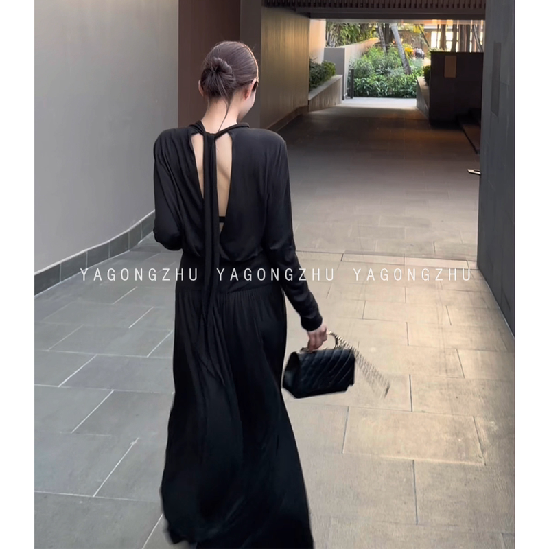 Yagongzhu Black Long Dress with a High-End Feel, Long Sleeves, Ribbon, Backless, Holiday Style, Flowing Long Dress