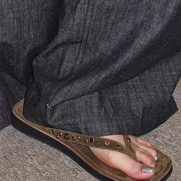 Korean Export Soft Brown Flip-Flops with Rhinestones, Casual Retro Denim Slip-On Sandals for Outdoor Wear