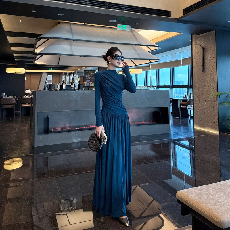 French-Style Mature Pleated Design Long-Sleeved Dress for Women, New Autumn and Winter Style, Waist-Cinching, Slimming, Elegant, Long Skirt with a Large Hem