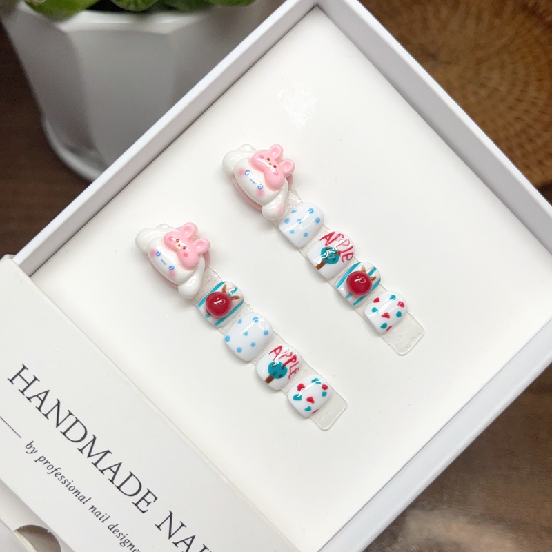 2025 New Style High-End Children's Short Cute Cinnamoroll Nail Stickers for Students, Skin-Brightening Fake Nails