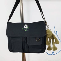 Черная+лягушка висит