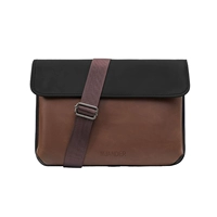 Большой черный кофейный цвет вмещает 11-дюймовый iPad.