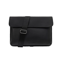 Большой черный размер вмещает 11-дюймовый iPad.