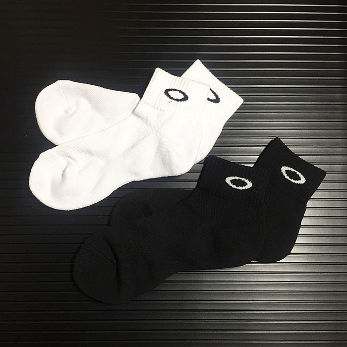 Men's mid-barrel cotton socks winter thick towel bottom men's fitness running sports socks fashion black and white plain color personality tide