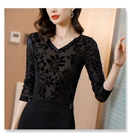 Черный мегафон, V-образный вырез