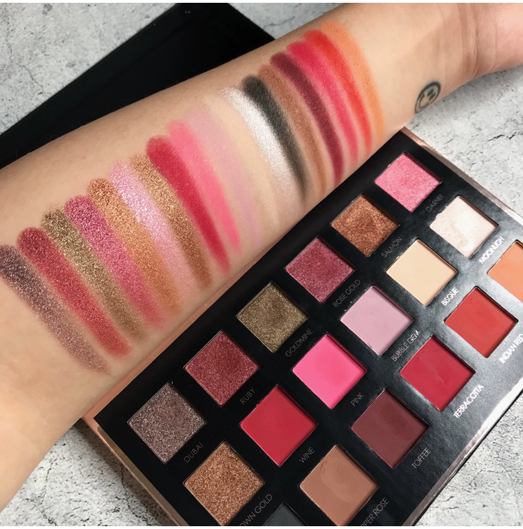 Feiluer mười tám màu 18 màu hoàng hôn màu Renaissance phân cực pearlescent bóng mắt đĩa ins siêu lửa net red eye shadow màu mắt huda