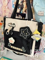 Темный черный летний лагерь пингвин