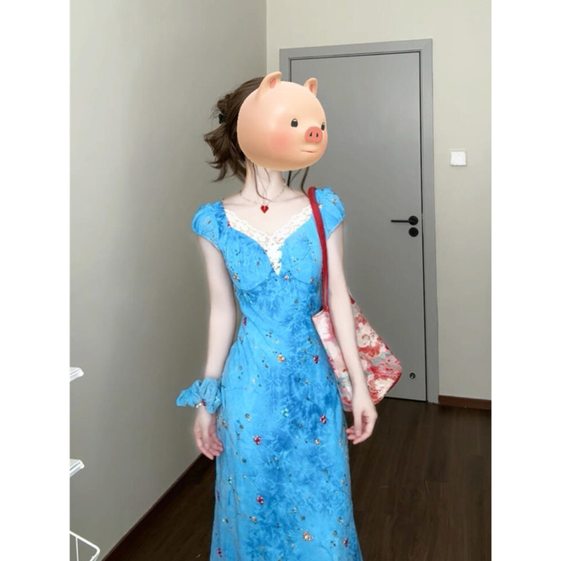 Beach Vacation Blue Floral Dress for Women, Summer 2025 New Style, High-End, Elegant, Waist-Cinching, Stunning Long Dress