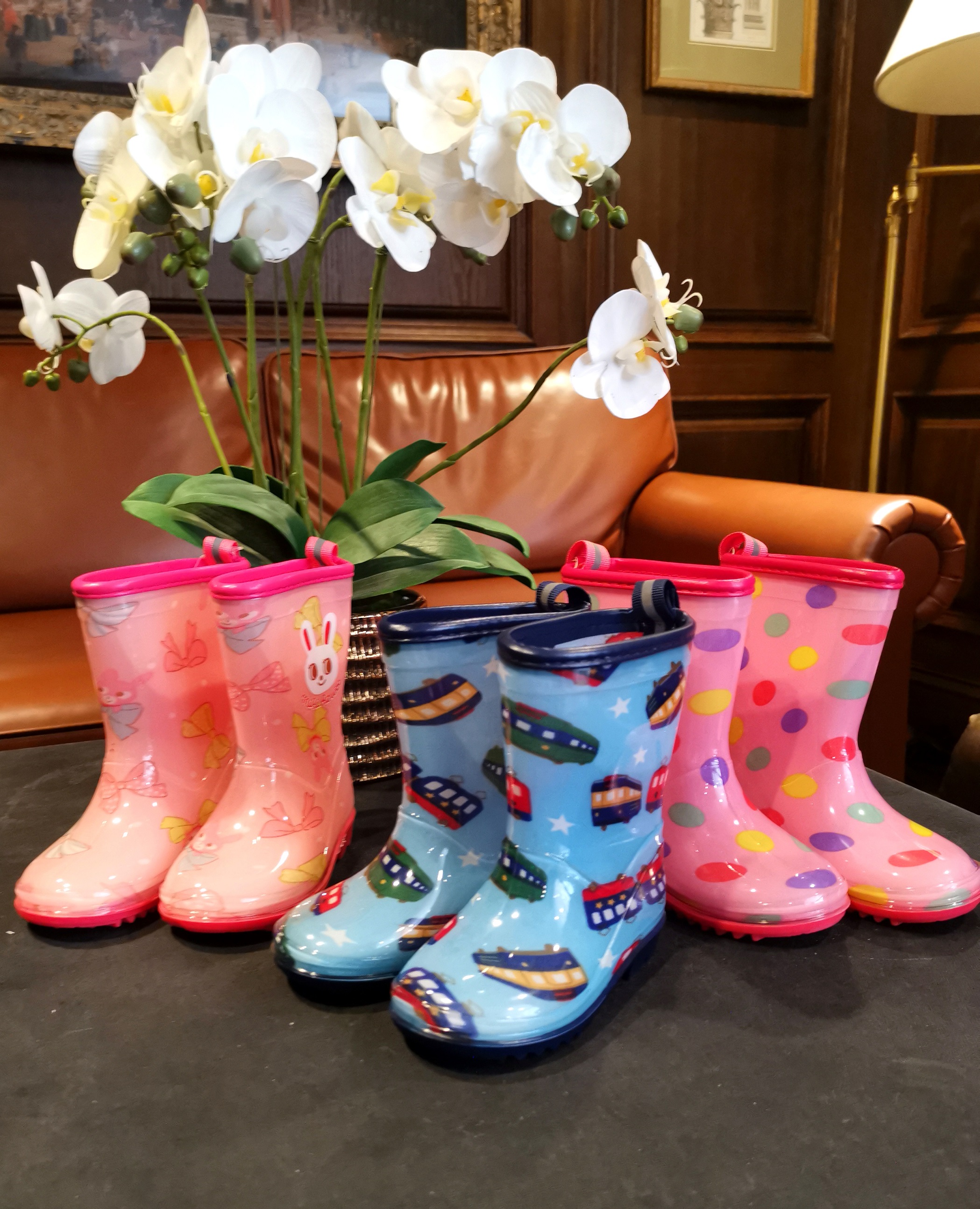 Japan's new cartoon children's non-slip rain boots girls kindergarten baby mid-tube water shoes big children's waterproof shoe covers