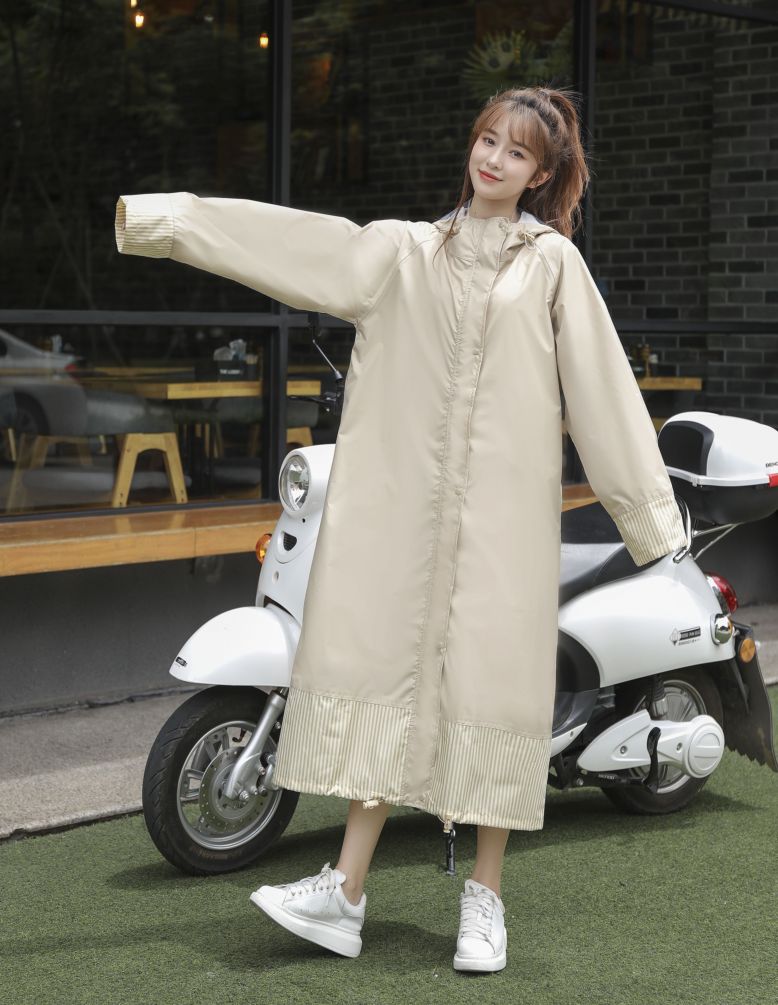 Japanese original raincoat student adult girl with bookbag bit long zipper thin large hat eaves walking pot raincloak