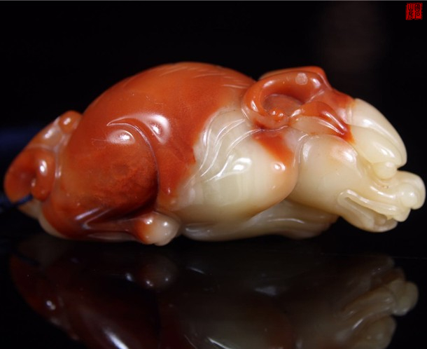 Fujian Susan Stone Hand to an old crystal candle red rock to play piece of fine stone carving parts