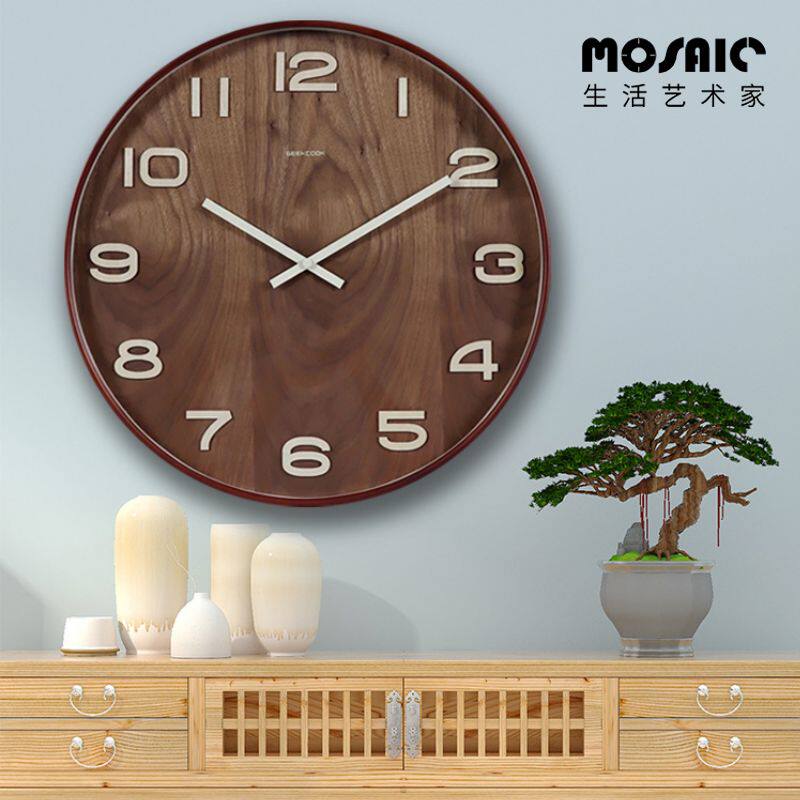Chinese retro Nordic solid wood three-dimensional characters large size 20 inches living room front lobby mute creative wall clock