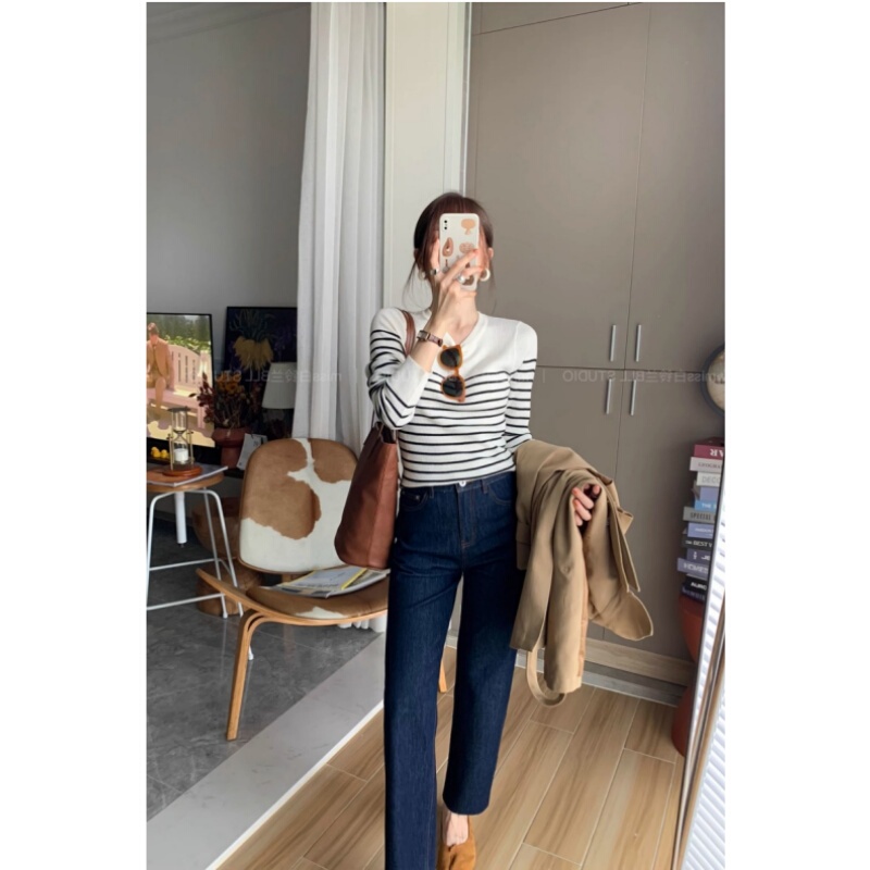 Black and White Striped Wool Knit Base Shirt for Women, Suitable for Layering in Spring and Autumn, with a High-End Feel, Petite Long-Sleeve Top, Slim-Fit Sweater