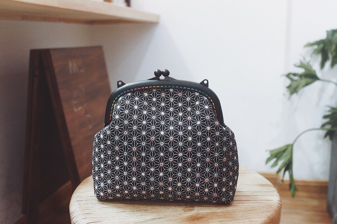 South Independent Studio Art Japanese Crepe Cloth Polygon Black Lipstick Bag